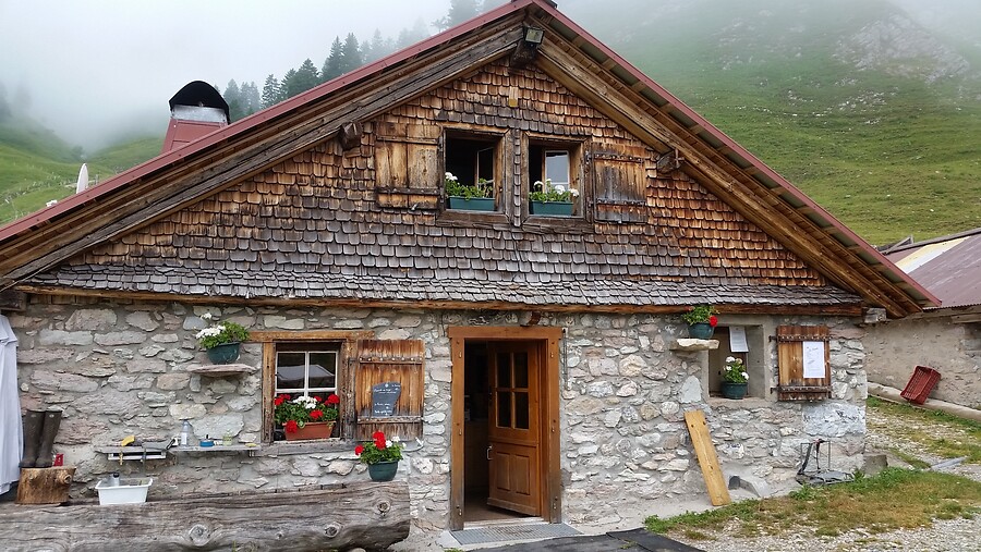 Start hike van Les Memises naar Neuva Dessous