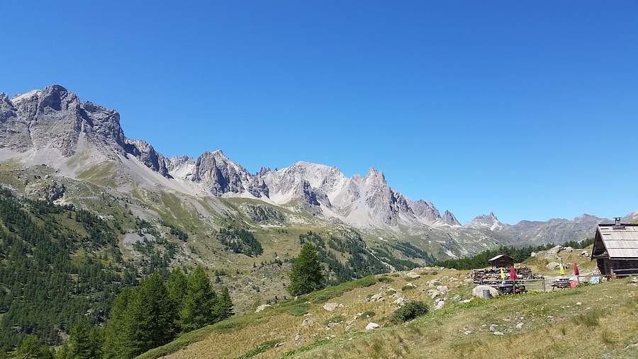 Via balkonpad met uitzichten terug naar Névache