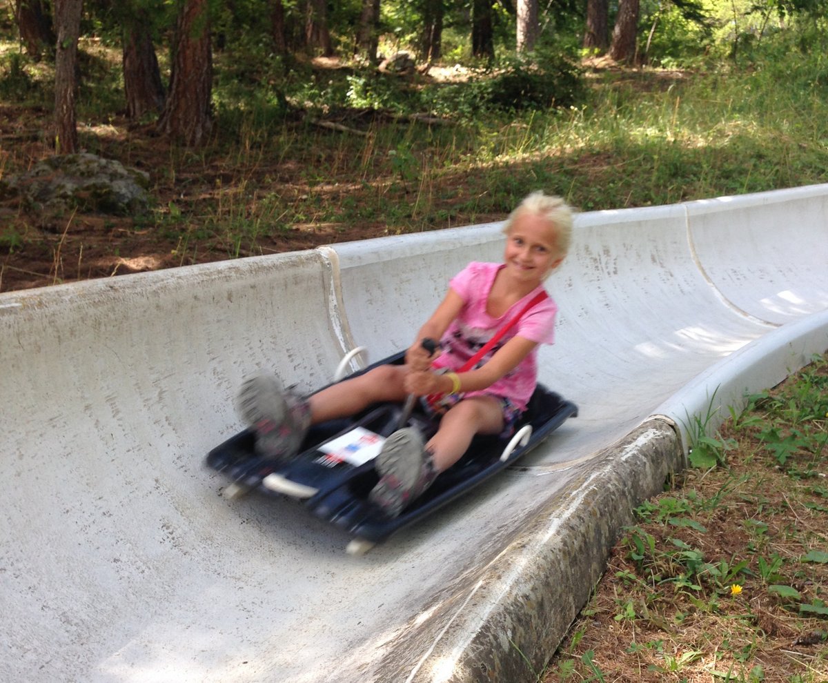 Wandeling langs waterkanaaltjes en zomerrodelbaan