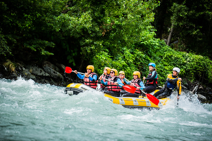 Raften op een gletsjerrivier