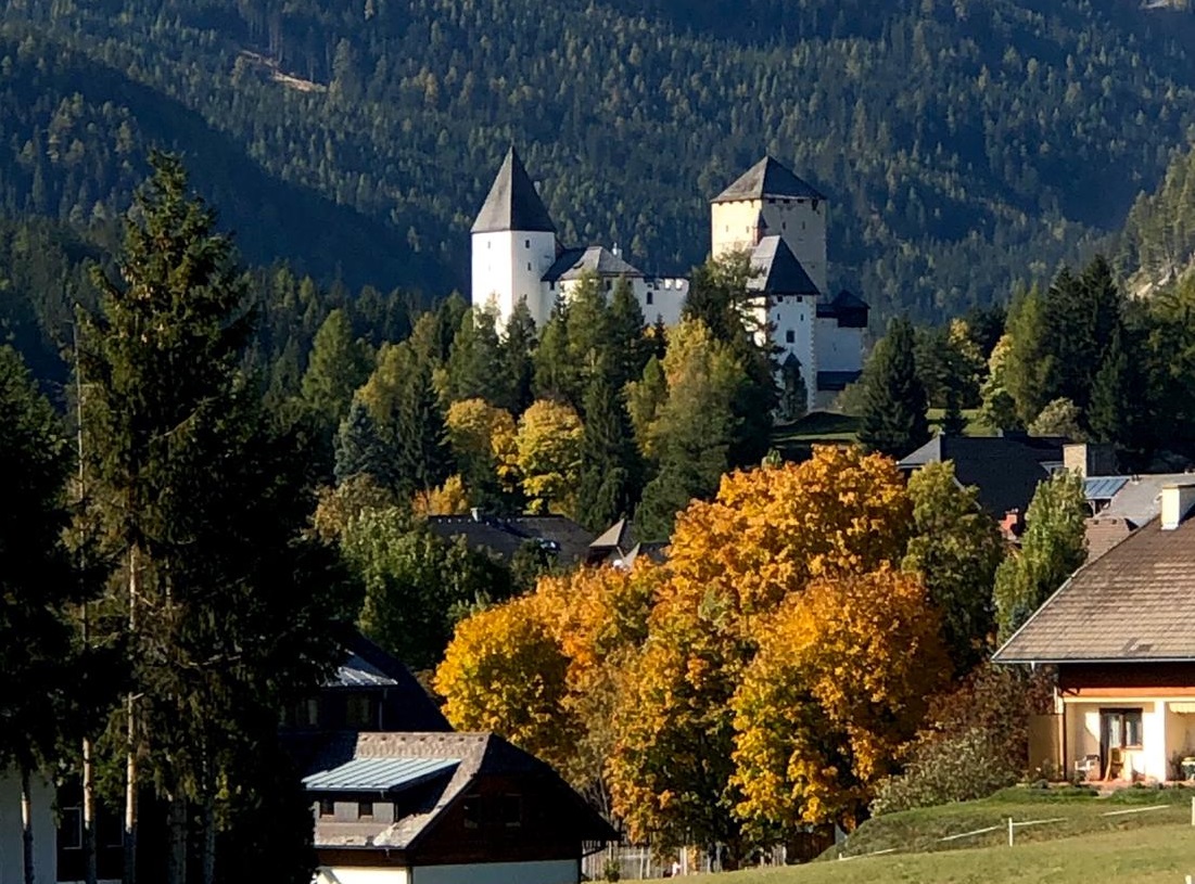 Bezoek de huisberg en een imposant kasteel