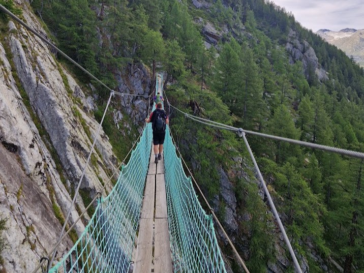 Afdalen naar Saas Almagell en vervolgens met de gondel weer omhoog